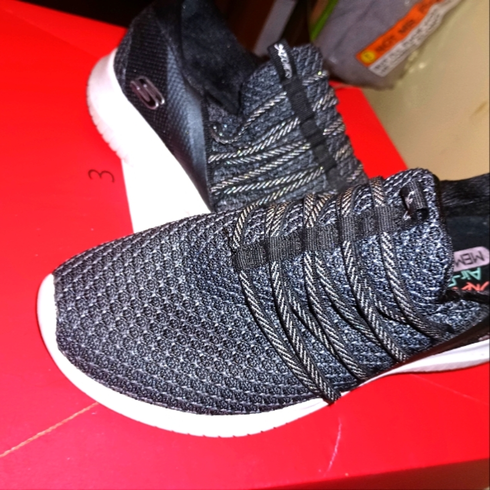 Skechers  size 6 women's shoes